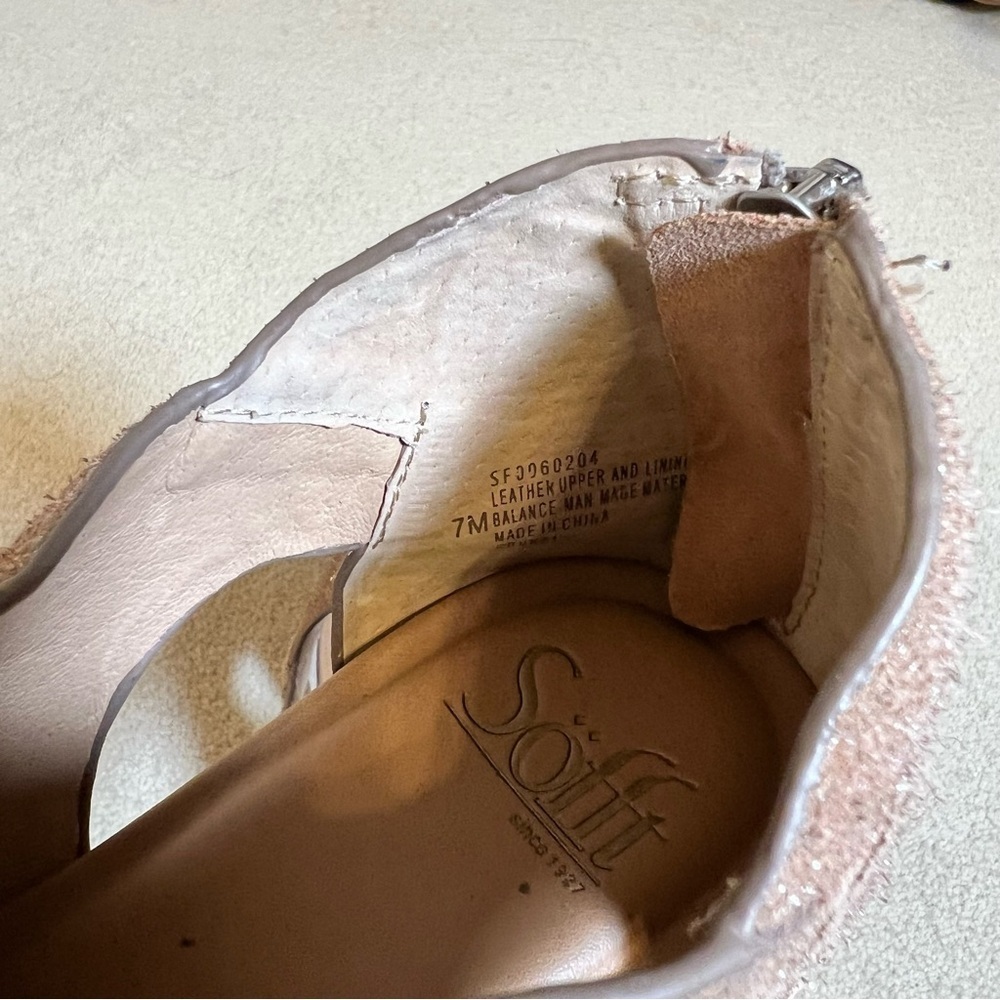 Sofft Evonne Sandals Metallic Taupe Suede Full Coverage Back Zip Flat Size 7 NWT - Picture 7 of 8